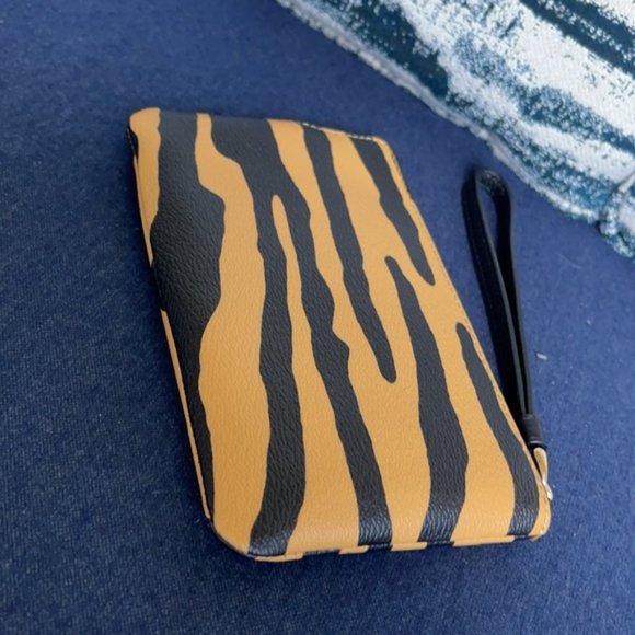 Coach Corner Zip Wristlet With Tiger Print Gold/Honey/Black Multi - Picture 12 of 16